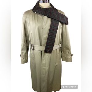 London Fog Khaki Colored Trenchcoat with Scarf and Belt Men’s 42 Long